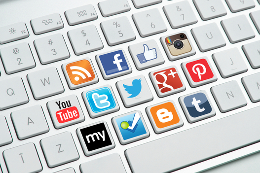 Közösségi média