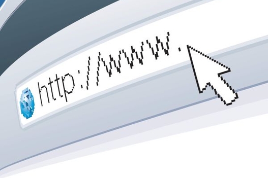 Milyen szempontokat kell figyelembe venni egy webáruház domain nevének kiválasztásakor?